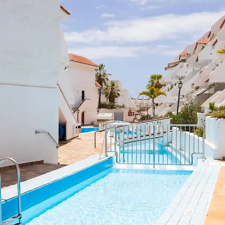 Daire Home2book Sunny Poolside In Floritas