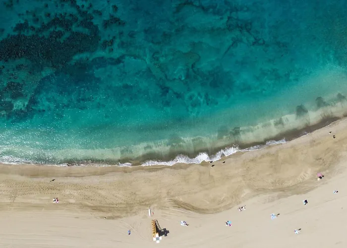 Home2book Sunny Poolside In Floritas